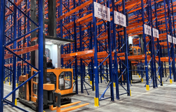 Forklift Cerdas Zowell | Selamat atas keberhasilan upacara pembukaan gudang tiga dimensi Jinhe Cold Chain No. 1 tingkat tinggi!
