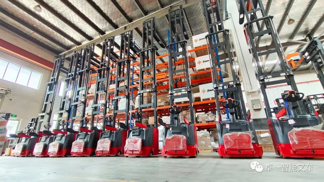 Koleksi Kasus Penjualan Luar Negeri|Momentum sedang berjalan lancar! Forklift cerdas Zowell diekspor ke pasar luar negeri
