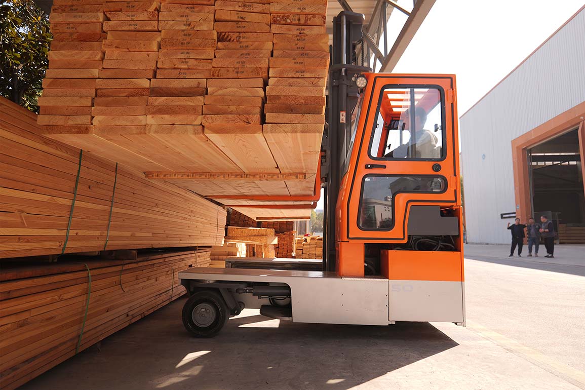 Kasus Pelanggan | Zowell Electric Side Loader/Forklift Multi-Arah Membantu Anda Mewujudkan Penanganan Efisien pada Material Ekstra Panjang dan Tugas Berat